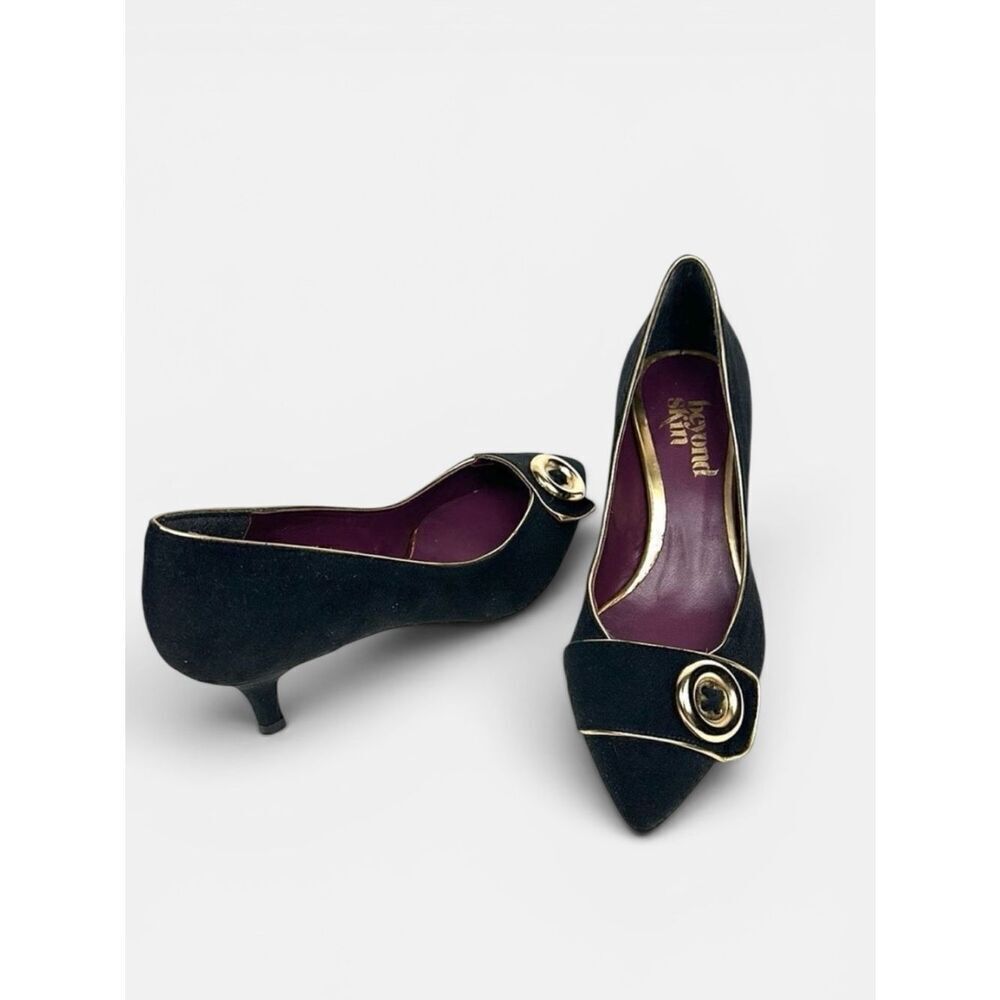 NWOB Beyond Skin Spain Pumps Vegan Black Suede Gold Tone Buttons EUR 36 US 5,5-6